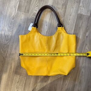 NWT!! NEIMAN MARCUS LINED YELLOW FAUX LEATHER LARGE SHOPPER WITH BROWN HANDLES